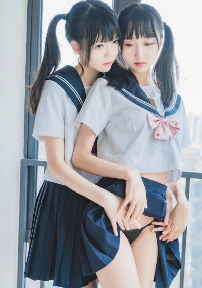 老师用美足丝袜脚夹我好爽