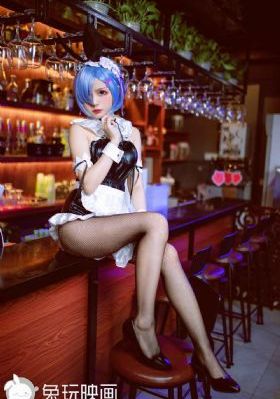 善良的美女秘书