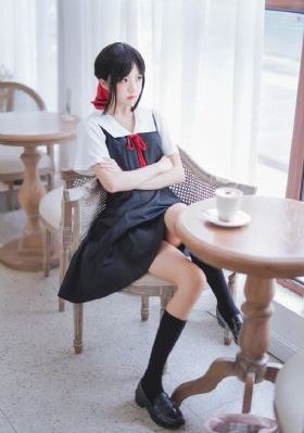 可疑的美容店在线观看
