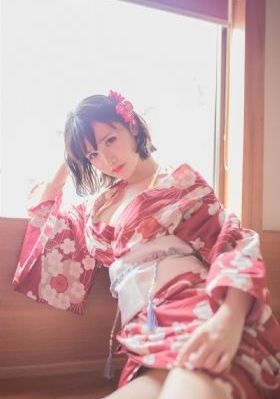 年轻的女教师在线